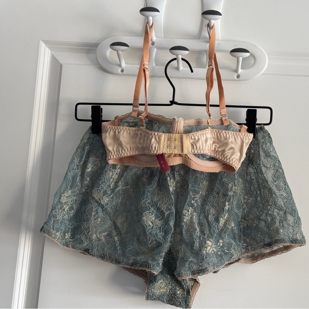 Lingerie set - Picture 8 of 13